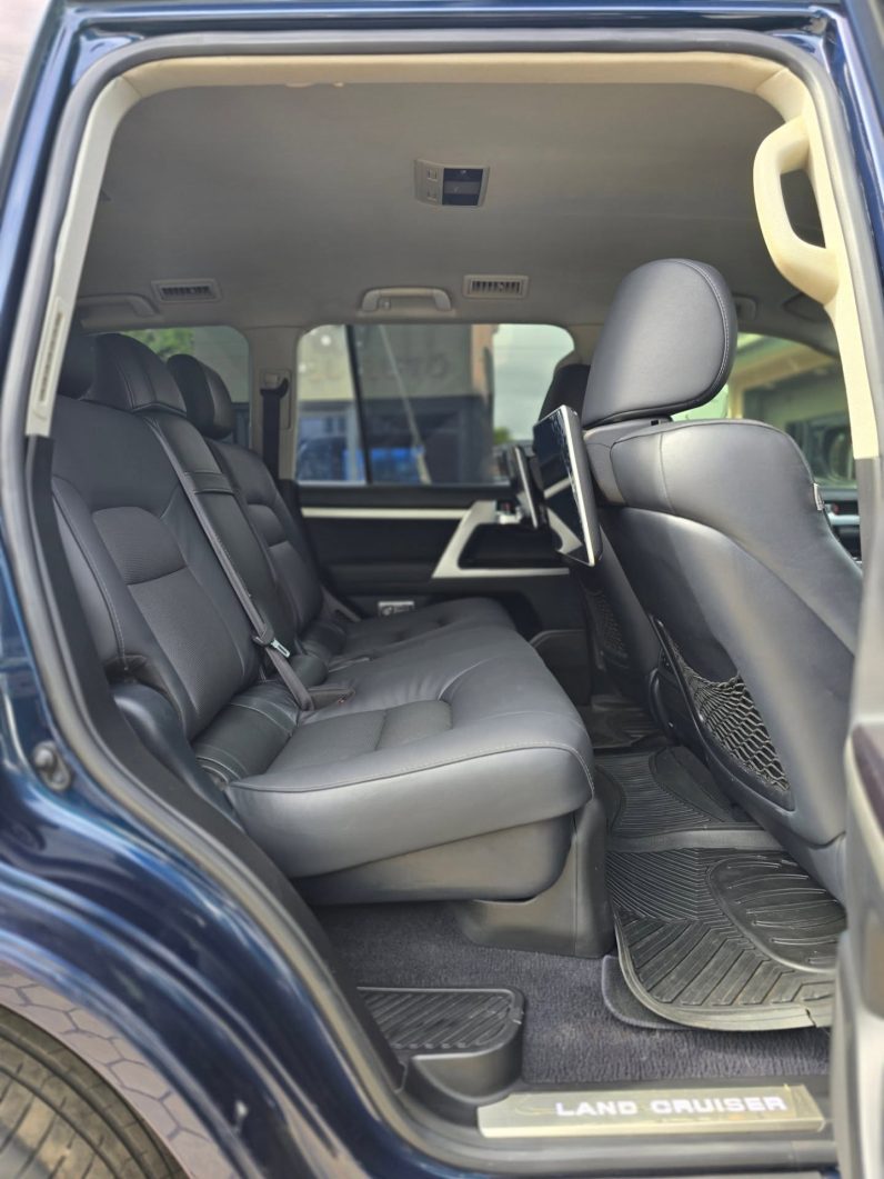 2017 Toyota Land Cruiser 200 series